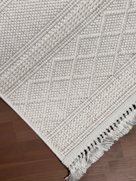 Amore Serisi Krem Renk Yumuşak Dokuma Makine Halısı EM-E604